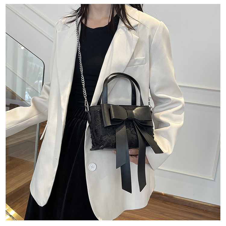 Women's Medium Pu Leather Bow Knot Streetwear Bowknot Zipper Shoulder Bag display picture 9