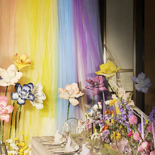 多巴胺婚礼拱门装饰彩色纱幔布置森系莫奈花园户外婚庆布置瑞士纱