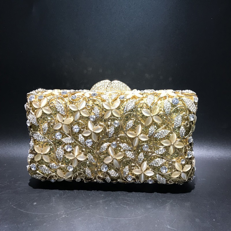 * BL109 taladro de ojo de gato cuatro hojas flor de diamantes bolsas de cristal de metal hueco bolsas de cena de diamantes hechas a mano bolsas doradas