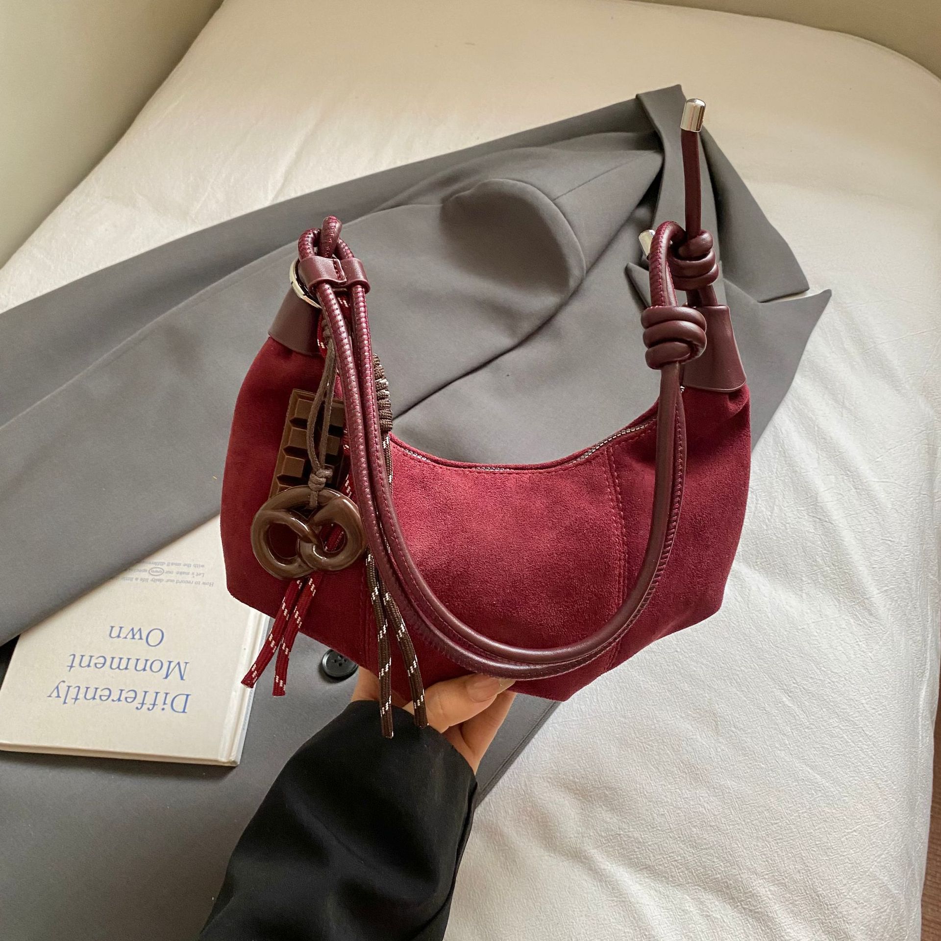 New Retro Large Capacity Shoulder Dumpling Bag Faux Suede Hobo Bag Simple Fashion Versatile Underarm Crossbody Bag - Thumbnail 8