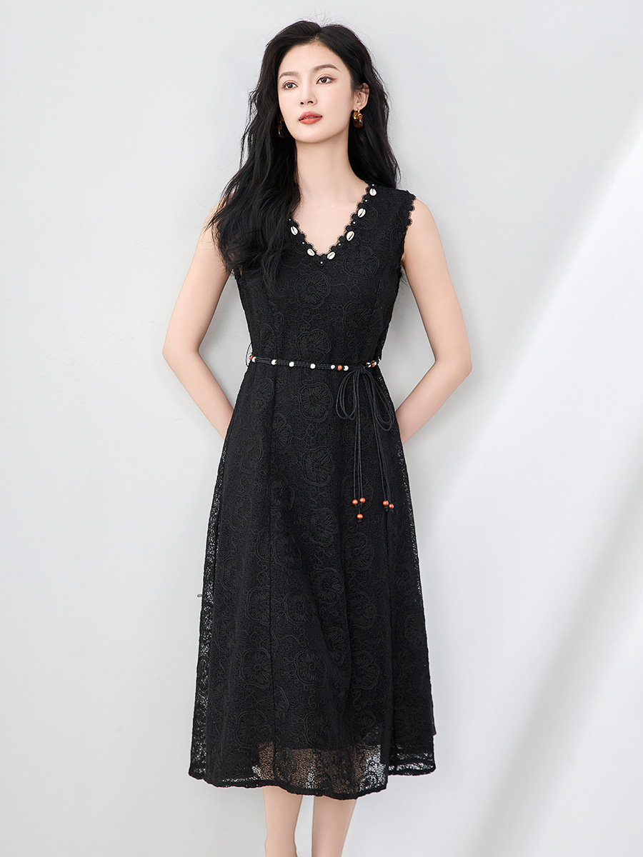 Đầm maxi nữ cổ chữ V thêu hoa tay ngắn phong cách nghỉ dưỡng — đen