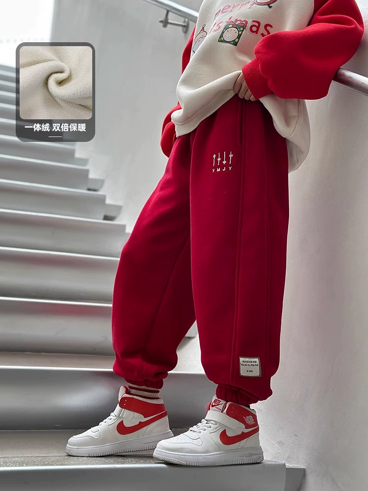 Мальчик иностранные бархатные повседневные брюки осень-зима 2024 новые детские бархатные праздничные красные спортивные брюки зимой