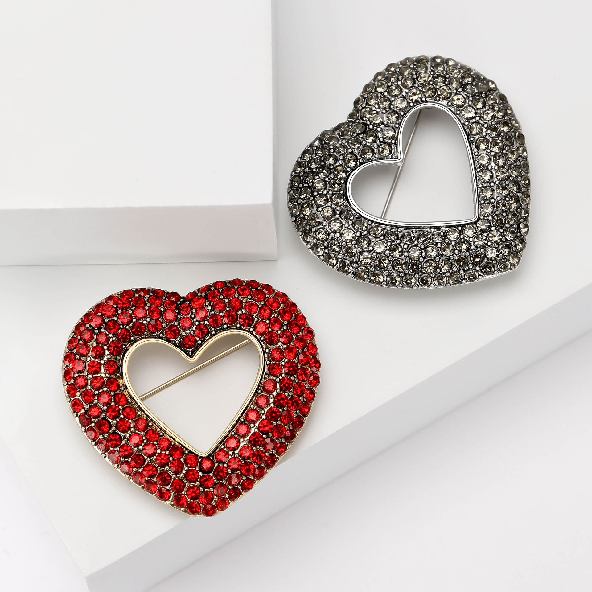 Vintage Style Pin Heart Shape Alloy Rhinestones Women's Brooches display picture 2