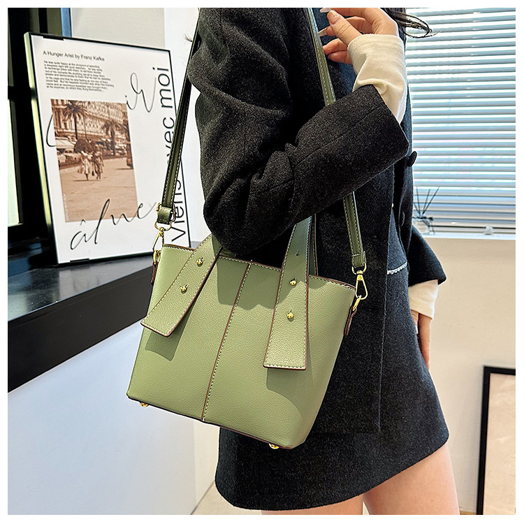 PU Fashionable Handheld Tote Bag With Large Capacity 2023 New High End And Small Mom's One Shoulder Crossbody Small Square Bag_voghion.com