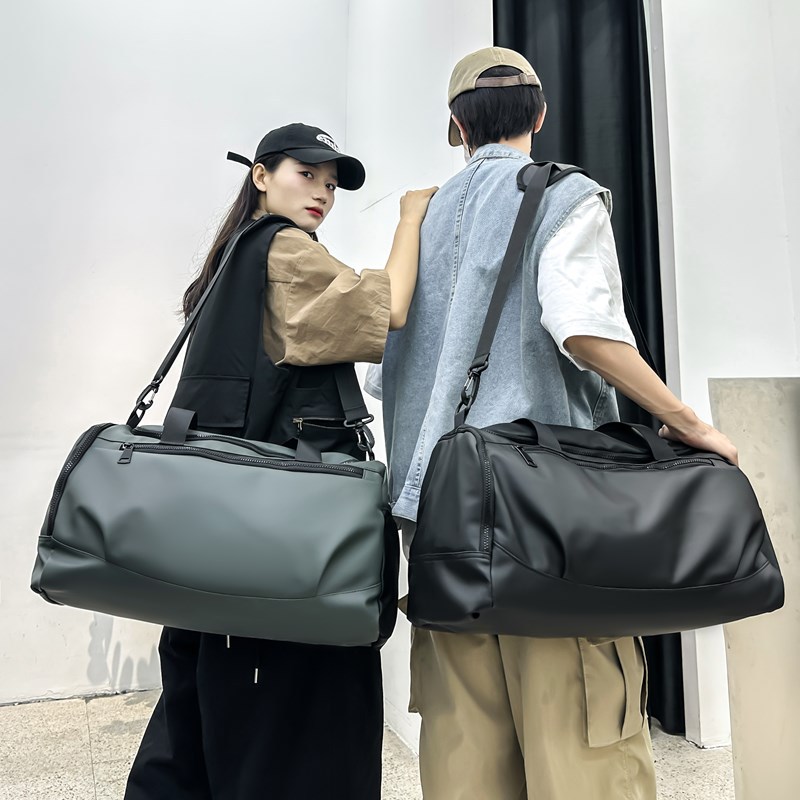 Nuevo paquete de fitness transfronterizo bolsas deportivas de pareja bolsas de transporte de zapatos bolsas de viaje separación seca y húmeda película de cuero bolsas de hombro