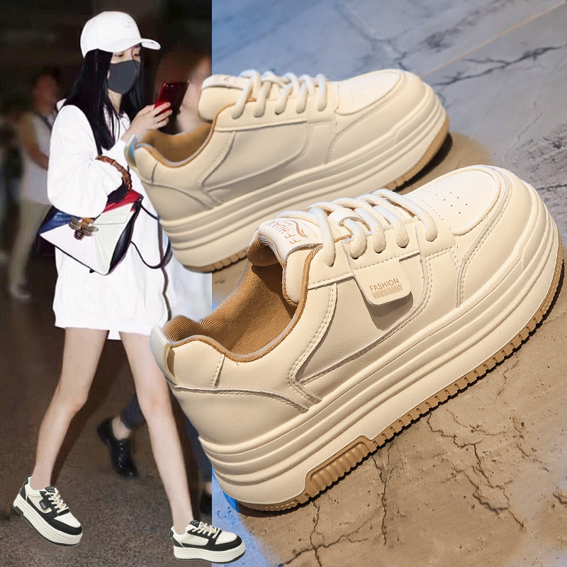 Zapatos blancos de primavera y otoño de 2024 nuevas zapatos de skate de altura de suela gruesa, zapatos casuales muffins