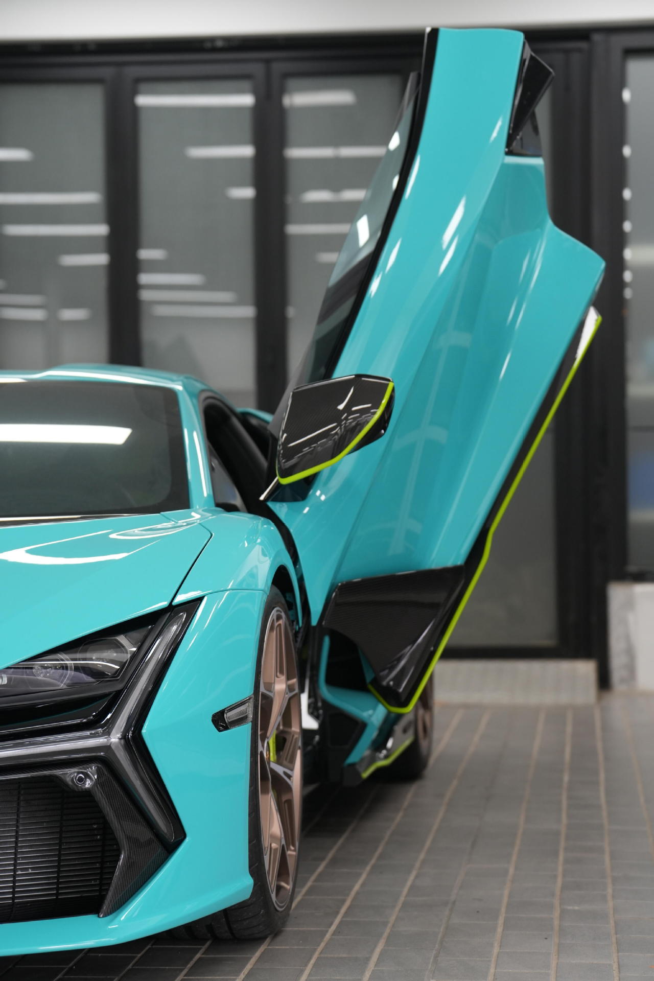 Suitable for Lamborghini's new Aventador Revuelto, modified with original OEM upgraded dry carbon fiber body kit