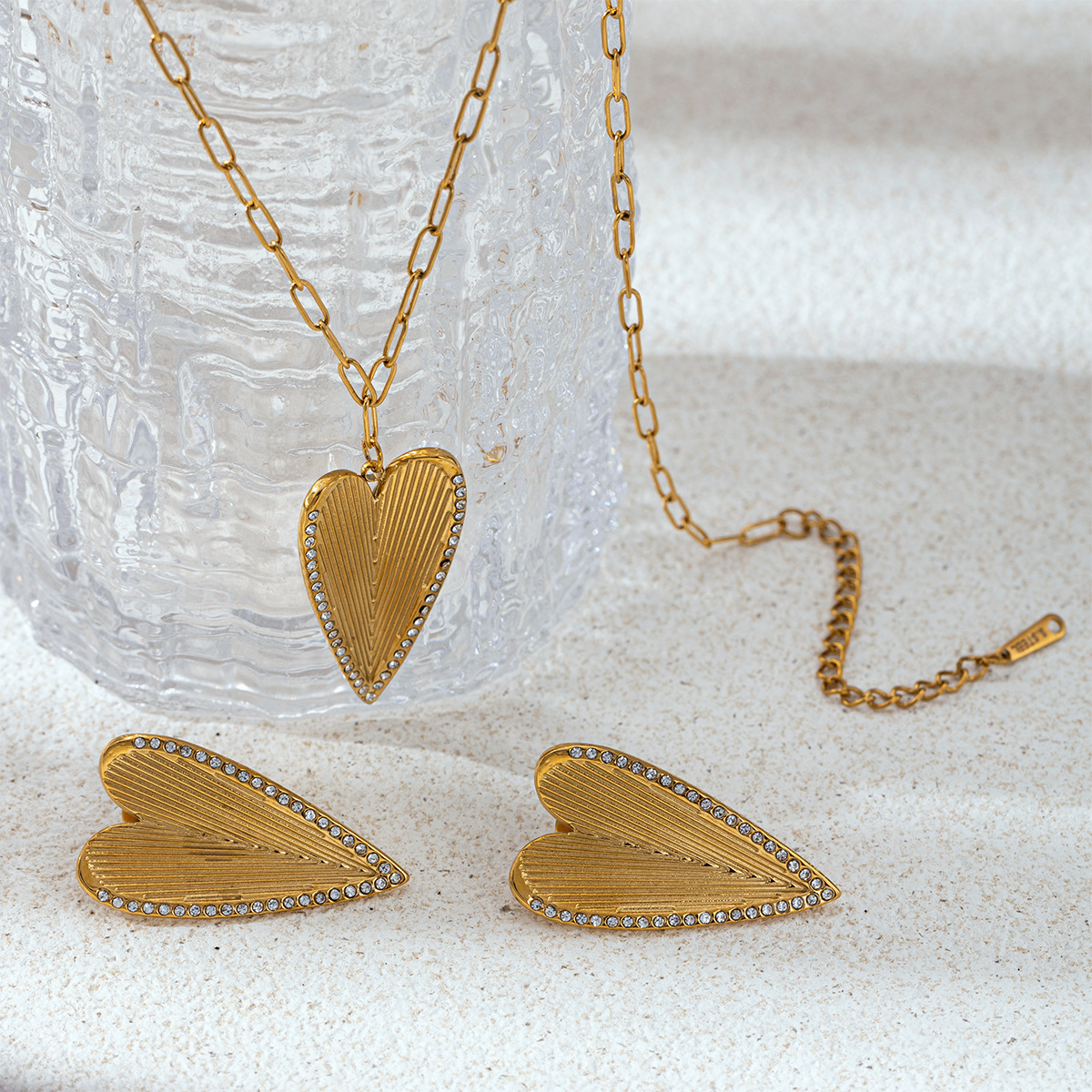 Tina Europa y América acero inoxidable transfronterizo lujo ligero de alto nivel sentido de nicho diseño amor diamante collar de acero titanio mujer