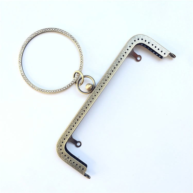 Promoción de precios especiales: 20cm brazalete de diamantes en relieve cuadrado con brazalete de oro, brazalete de mano