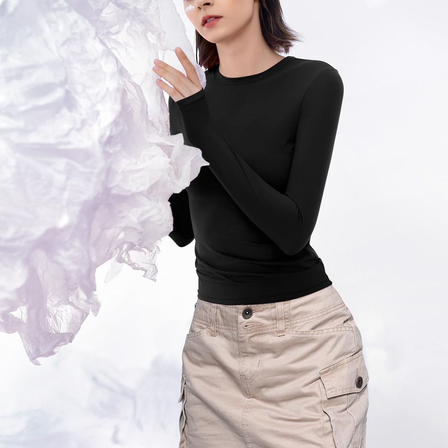 Slim-Fit Long-Sleeve Base Layer Top with a Round Neck, Slimming Black T-Shirt for Women, Thin Autumn Style