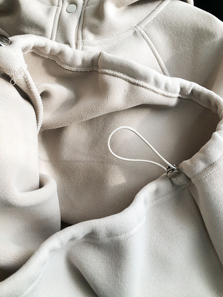 レトロな半高襟の帽子とベルベットの女性! 24冬には、保温カバーのカジュアルフードの上着を厚くする