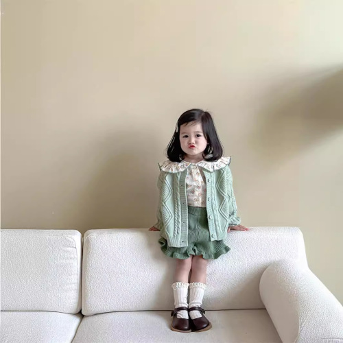 Korean Children's Spring 2024 New Girl's Fresh Knit Cardigan Floral Collar Shirt and Knit Shorts Set