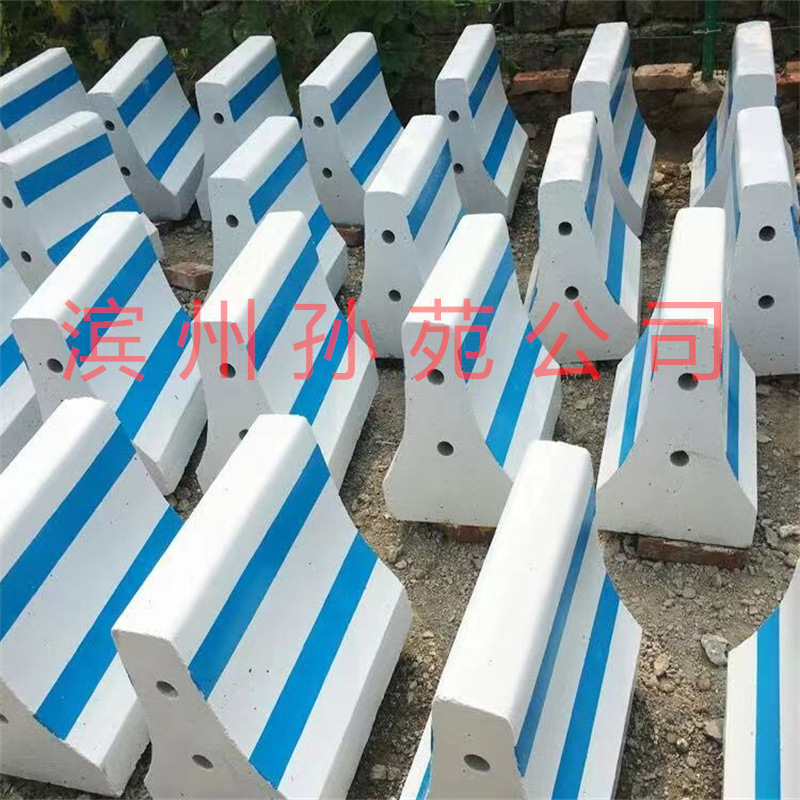 供应 水泥隔离墩 混凝土防撞墩 分离墩 安全警示墩