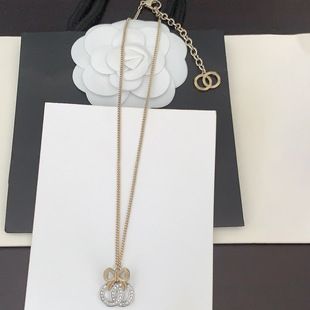 Small Fragrant European and American Style High-end Style Light Luxury Gold and Silver Color-matching Two-color Bow Letter Pendant Necklace Women's Diamond