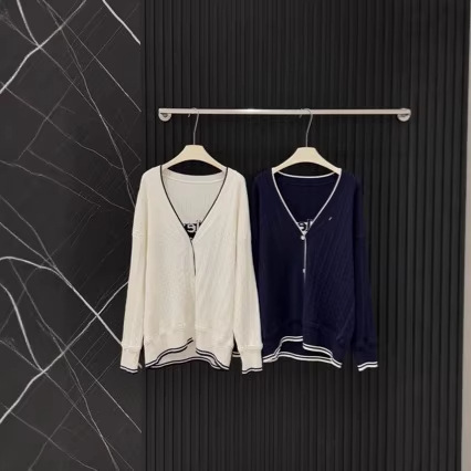 My 1U Girl) Autumn and Winter New Jacquard Twisted Rope Twist Knitted V Neck Cardigan Age-Reducing Loose Jacket