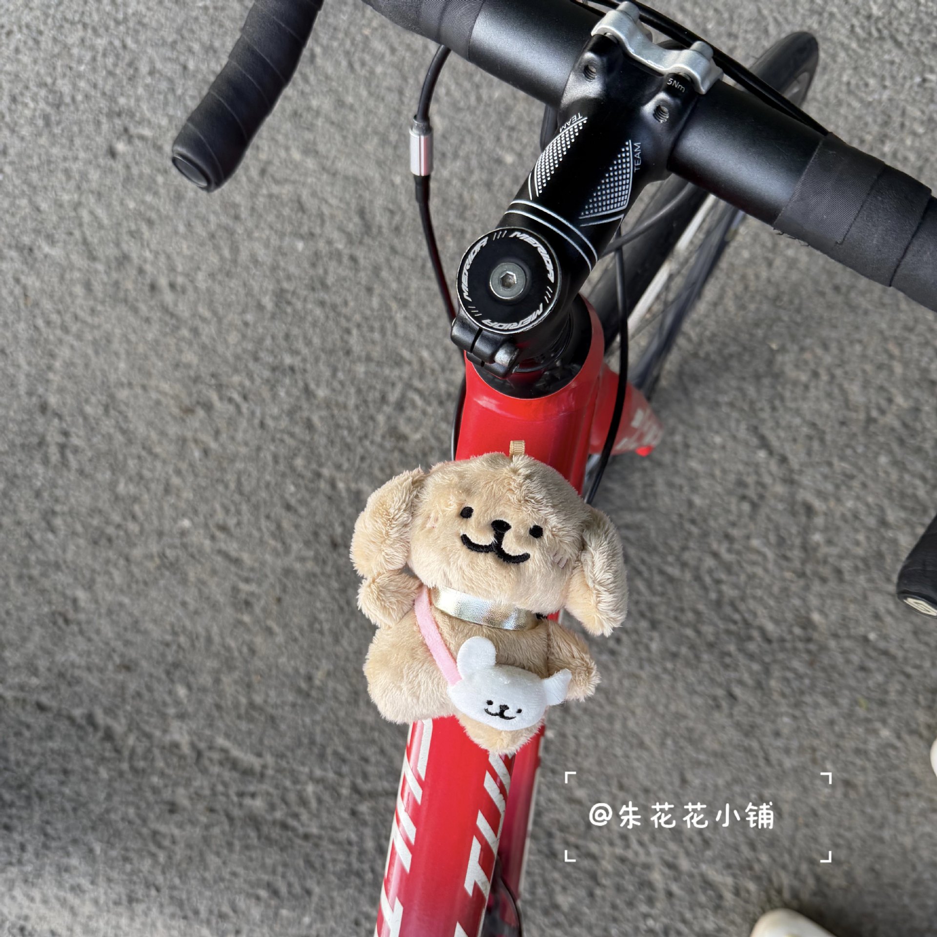 Cute cartoon puppy bicycle decoration accessory, plush toy figure, small pendant for road and mountain bikes