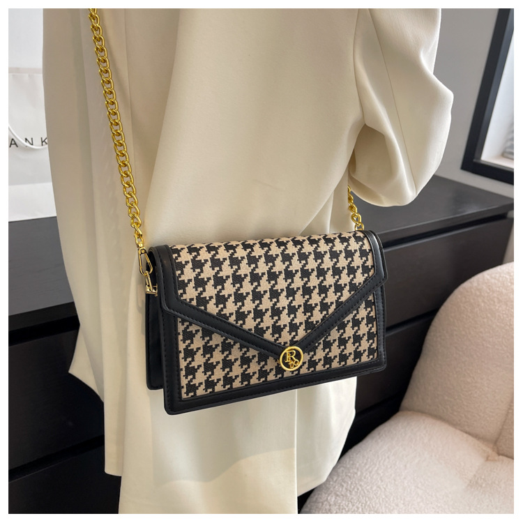 Fashion Messenger Small Bag Women's Winter New Style Checkerboard Small Square Bag display picture 1