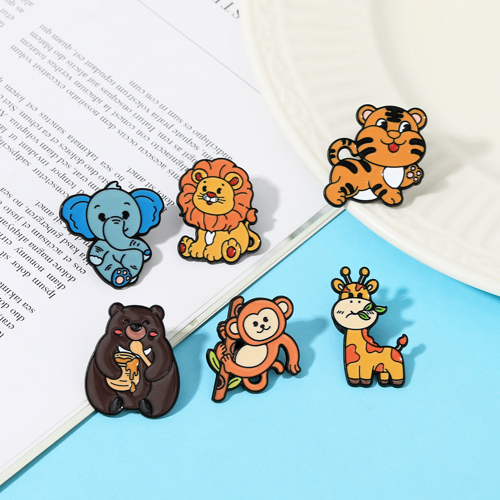 Cartoon cute creative fashionable brooch