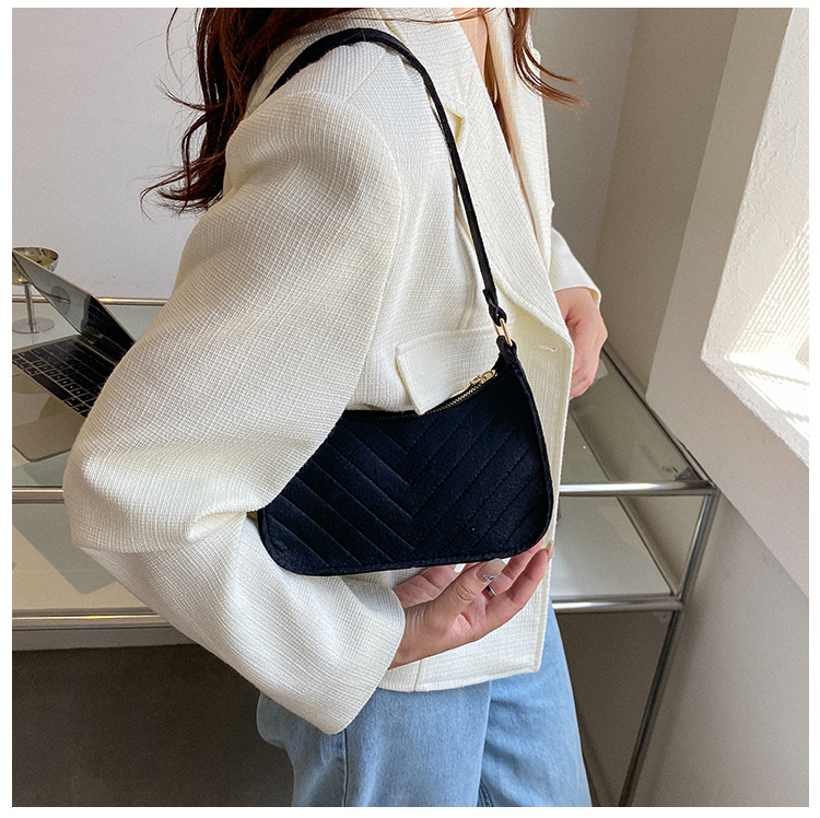Women's Small Canvas Stripe Streetwear Pillow Shape Zipper Underarm Bag display picture 5