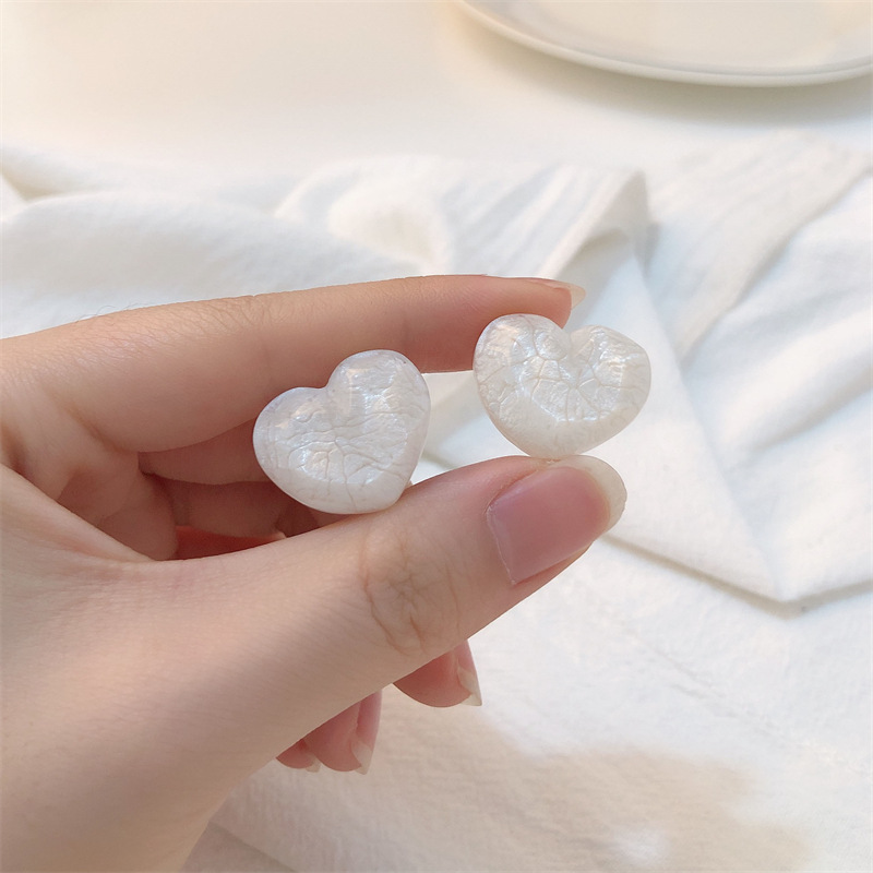 Creativa ondulación del agua en forma de flor amor corazón DIY resina dulce pendientes accesorios para el cabello teléfono móvil Shell material al por mayor