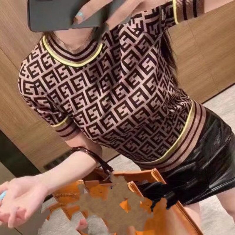 ShorT-sleeved KniTTed T-shirT Women's Summer New ReTro EleganT Slim FiT Niche Design Foreign STyle VersaTile Top ShorT-sleeved KniTTed T-shirT Women's Summer New ReTro EleganT Slim FiT Niche Design Foreign STyle VersaTile Top