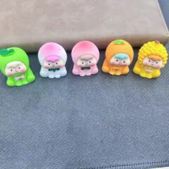 新商品の艶消しの実色の夜光の白いイチゴの猫の山王のドリアンの果物の子の震え音diyデスクトップの置物の盲袋