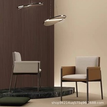 意式轻奢家用马鞍皮餐椅别墅阳台休闲扶手椅酒店金属洽谈椅靠背椅