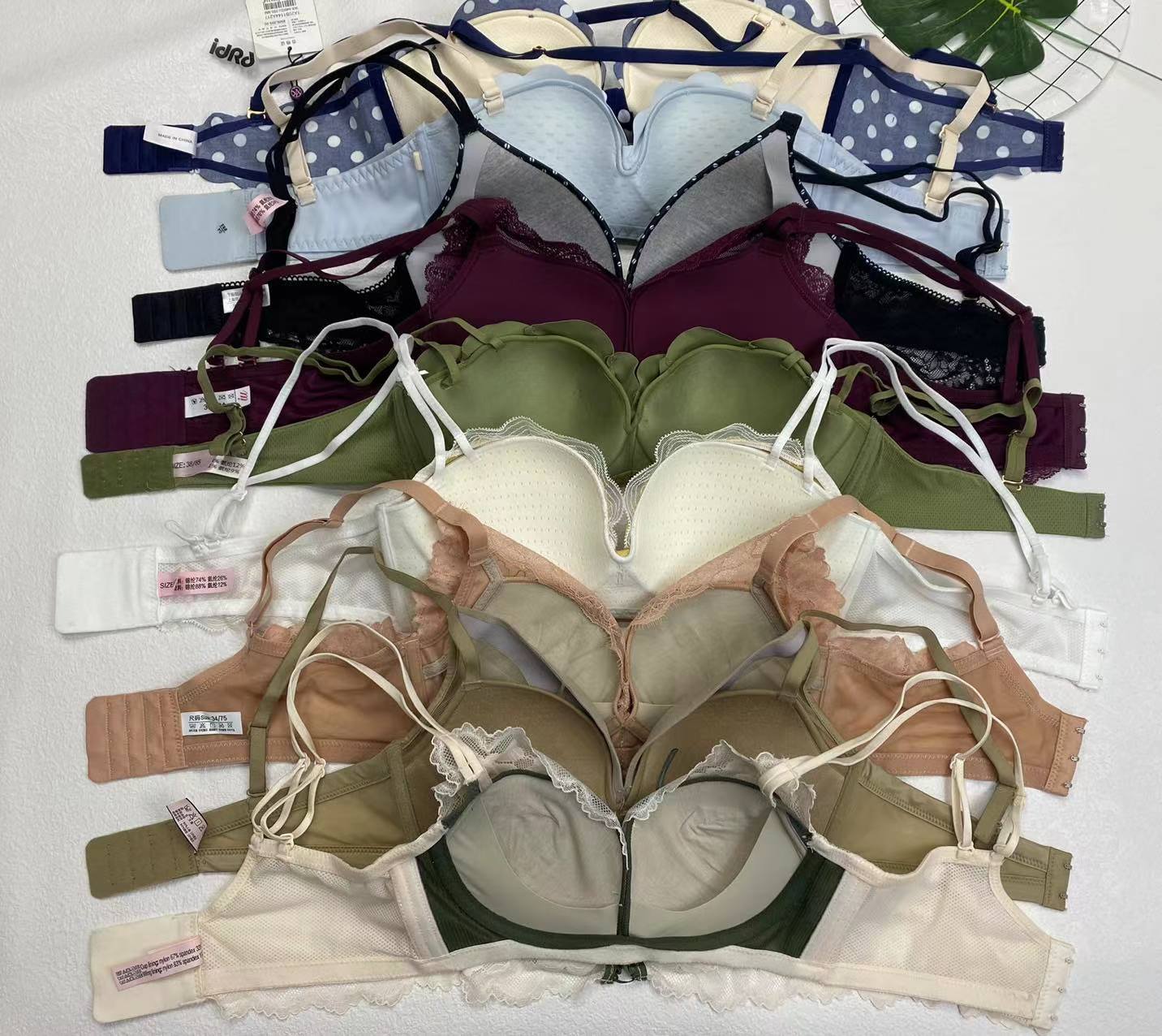 Sujetador de encaje de punto inalámbrico de alta gama puesto mixto diverso pequeño pecho push up ropa interior sujetador de tres pechos image 4