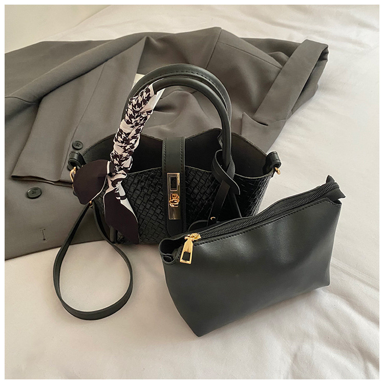 Bolsa de tejido para mujeres 2025 nuevo estilo de alto nivel de verano bolso de hombro para mujeres bolso de cubo de mano