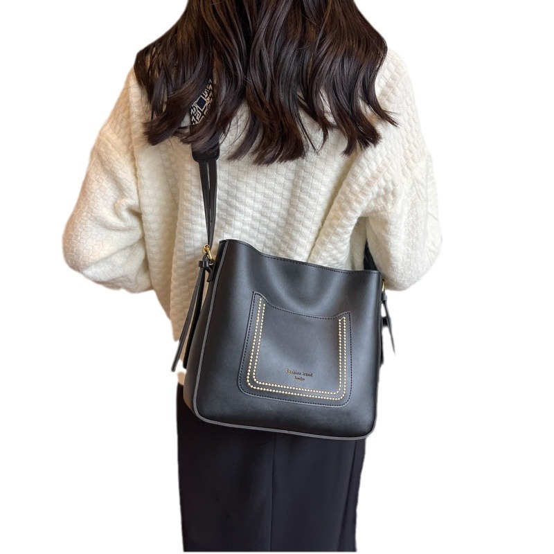 High-Quality New Versatile Tote With Personality And Elegant Style, Large Capacity Bucket Bag, Trendy Crossbody Bag_voghion.com