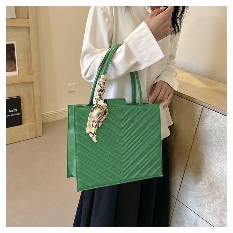 Impression Diamantmuster Seidenschal Textur Tote 2024 neuer Modetrend einfarbig lässige Umhängetasche_voghion.com