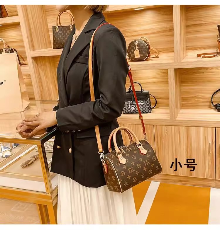 Hong Kong Brand Women's Boston Pillow Bag 2024 Spring/Summer New Genuine Leather Monogram Crossbody Handbag Shoulder Bag - Thumbnail 6