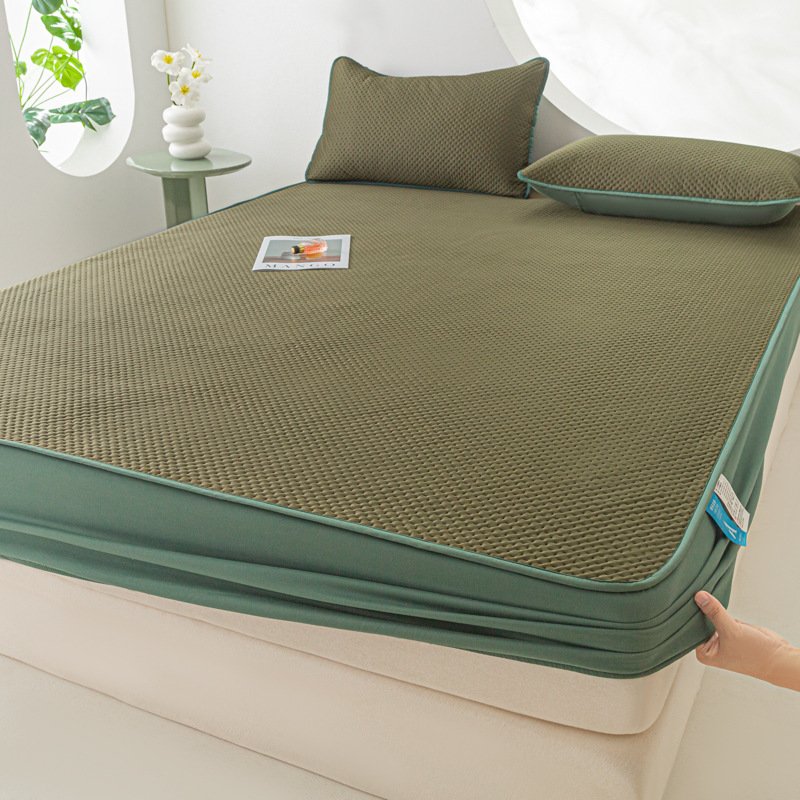 2025 nueva y cómoda funda de cama de seda helada de verano fresco de una sola pieza cubierta protectora de colchón de clase A de verano juego de tres piezas 3