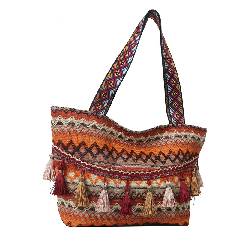 Demi-season one-shoulder bag for leisure