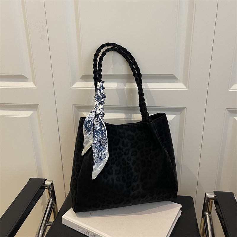 Retro leopardo de gran capacidad bolso tote mujer otoño e invierno 2025 ocio versátil viaje alto sentido de hombro mochila