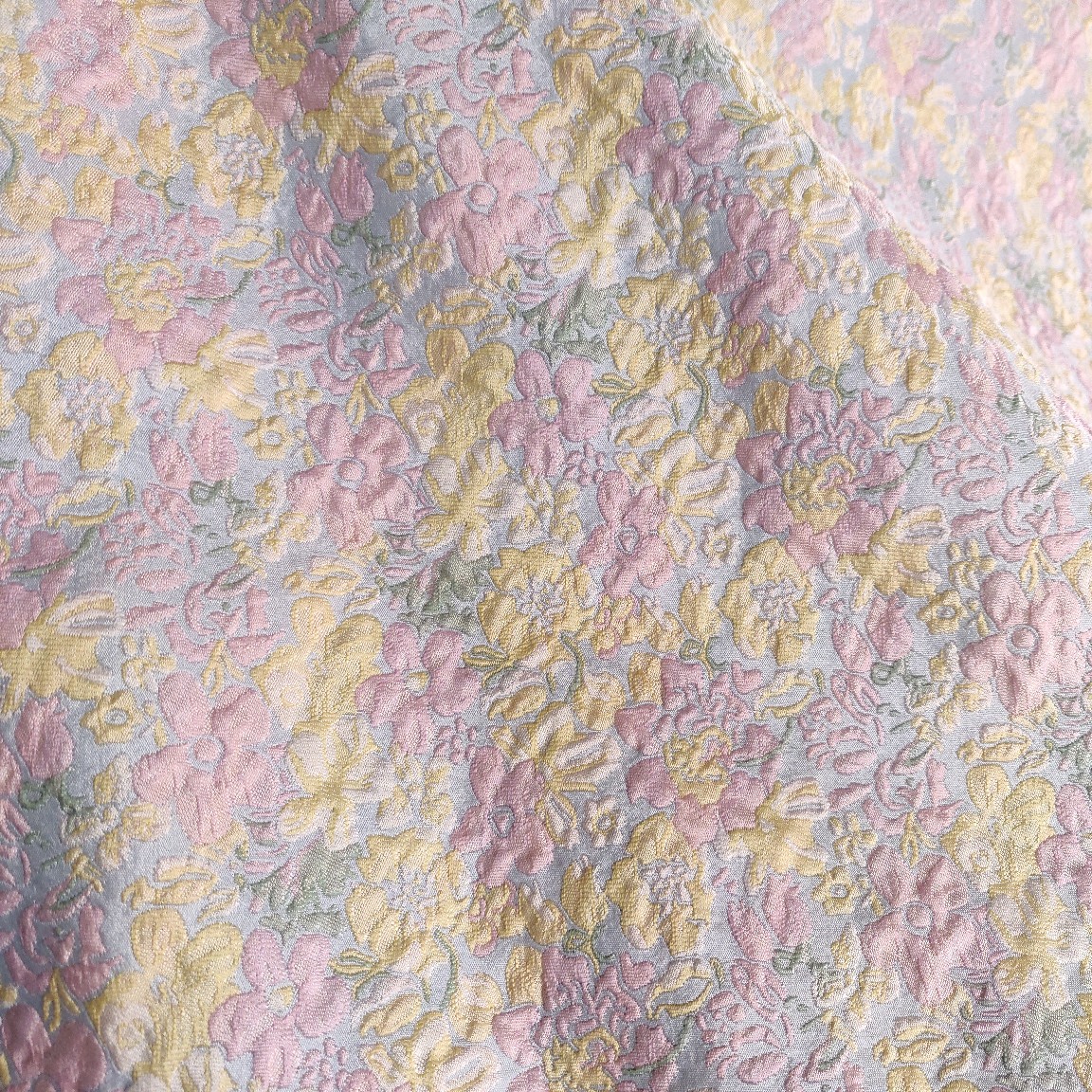 厂家立体浮雕小碎花肌理感梭织面料小清新凹凸花女装提花布批X20