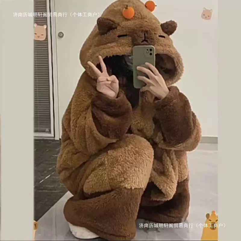 网红卡通卡皮巴拉长款睡衣套装保暖珊瑚绒睡袍学生冬季家居服