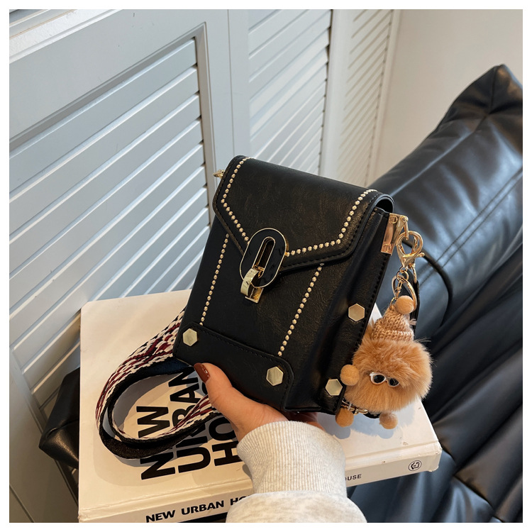 This year's popular Korean version of small for women 2024 new fashionable broadband crossbody bags, niche mobile_senzul.com