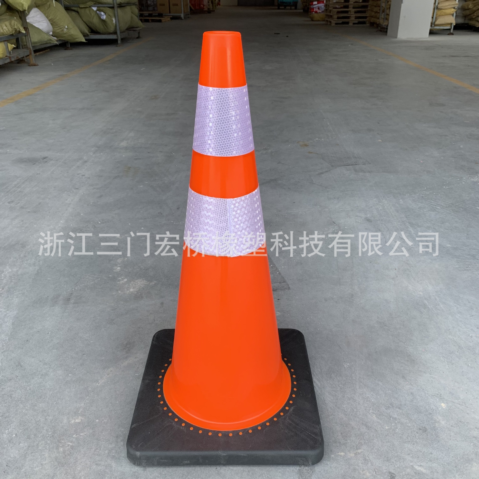 宏桥交通设施3.2公斤70公分黑底塑料PVC路锥