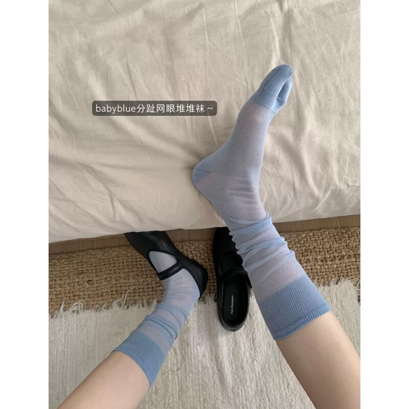 "Light Oxygen Summer" Ice Mist Blue Thin Mesh Breathable Split-Toe Socks, Two-Toe Slouch Socks for Women, Seamless Trendy Calf Socks