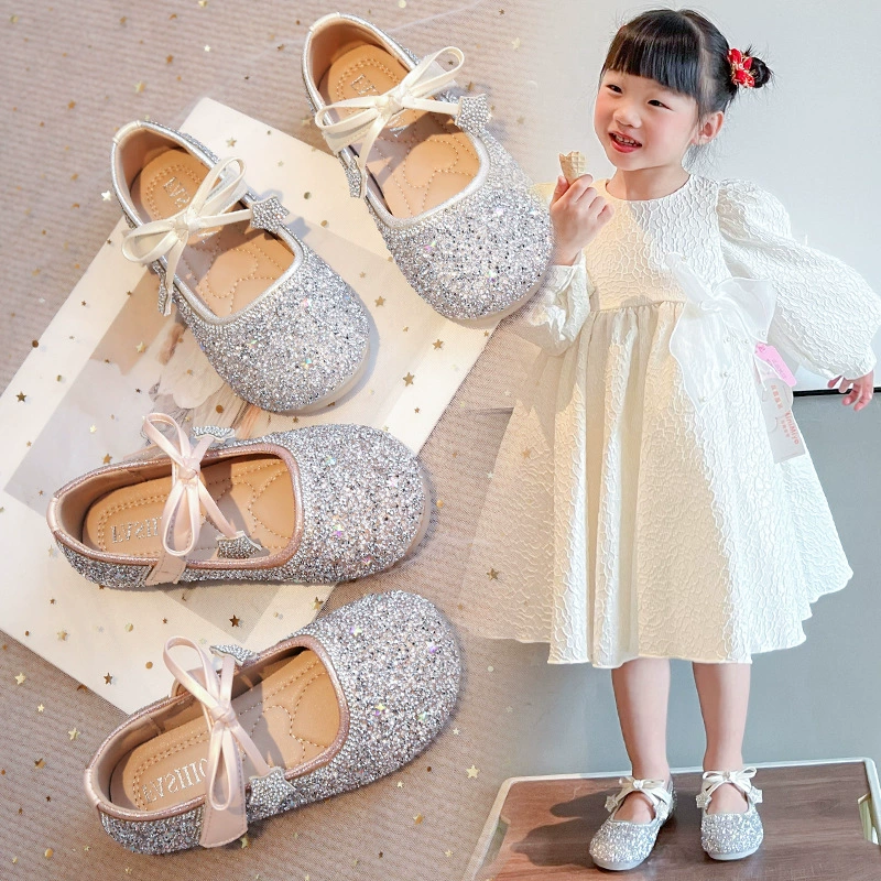 Девушки, полные бриллиантов, блестящие кроссовки принцессы весной и летом 2025 года