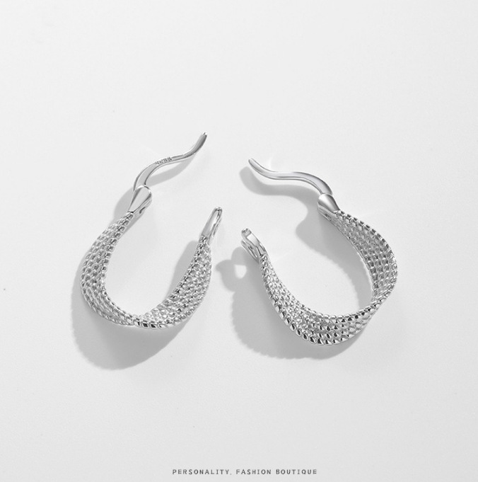 Pendientes retorcidos circulares de plata de ley 925 coreanos, pendientes, pendientes, pendientes de anillo de sentido de alto nivel de nicho simple de verano femenino