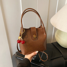 ���к��s�͹��ճ�ˮͰ��Ůʿ�¿�羳��������Еr�Іμ�б���