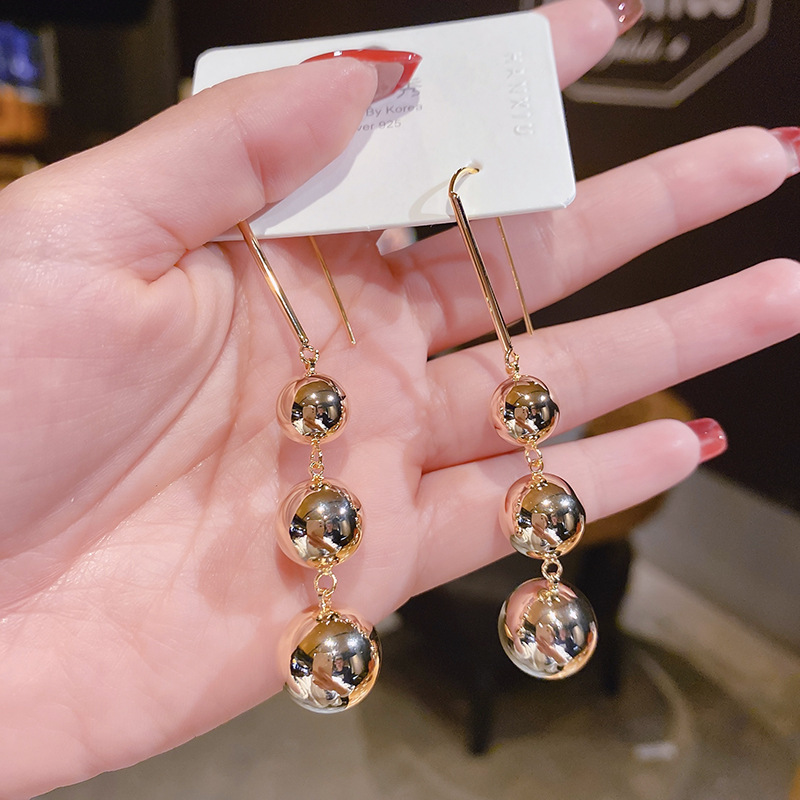 Big-name round metal ball spherical earrings female long section exaggerated street shooting personality Japanese and Korean beaded earrings