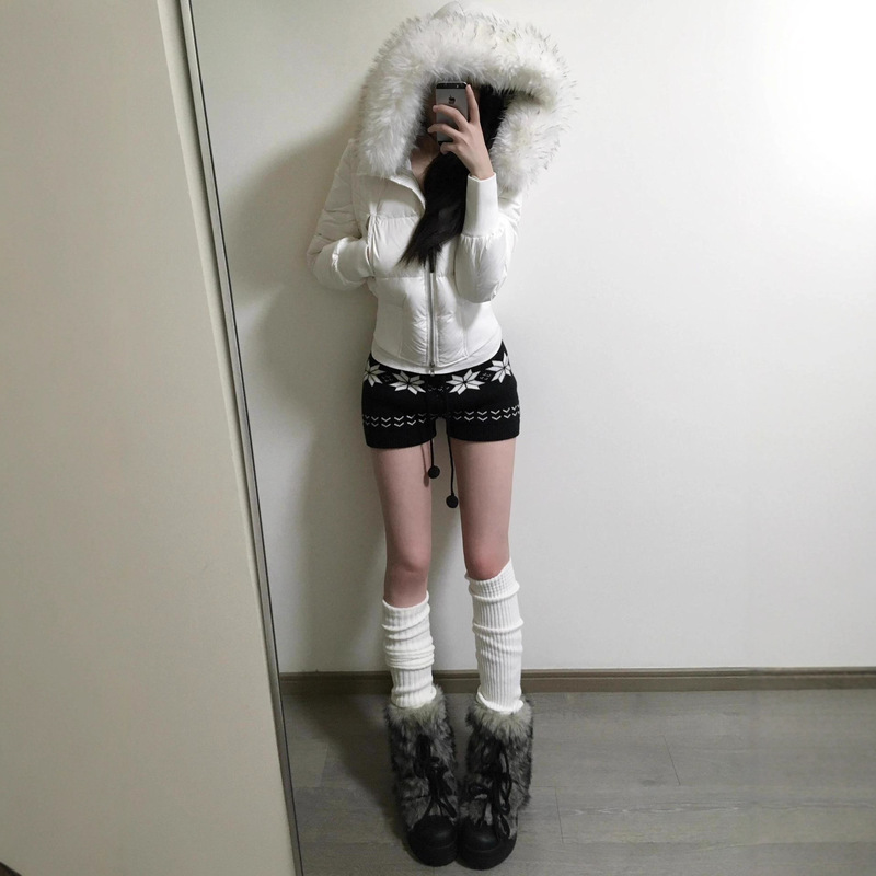 Korean Sweet and Spicy Style Fair Isle Knitted Jacquard Shorts for Women in Winter, Super Nice and Versatile, Slimming Look and Slimming Look Woolen Casual Pants