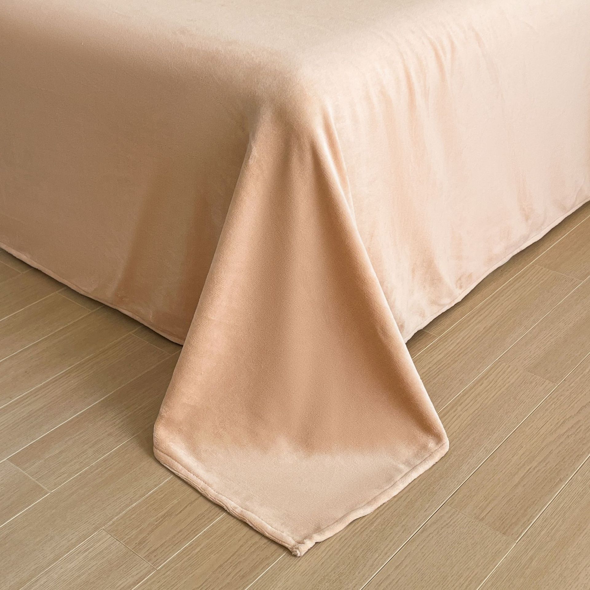 Luxe vierdelige beddengoedset van melkfluweel voor de winter_voghion.com