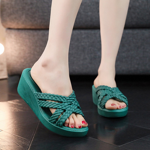 Women's Summer Outdoor Wear Stylish High Heel Thick Sole Slippers 2024 New Arrival Best Selling Home Bathroom Anti-Slip Sole Cool Slippers