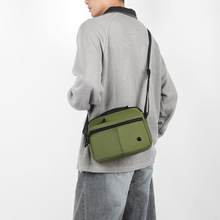 时尚新款简约斜挎包女休闲潮流单肩斜挎布包轻便男士运动单肩包
