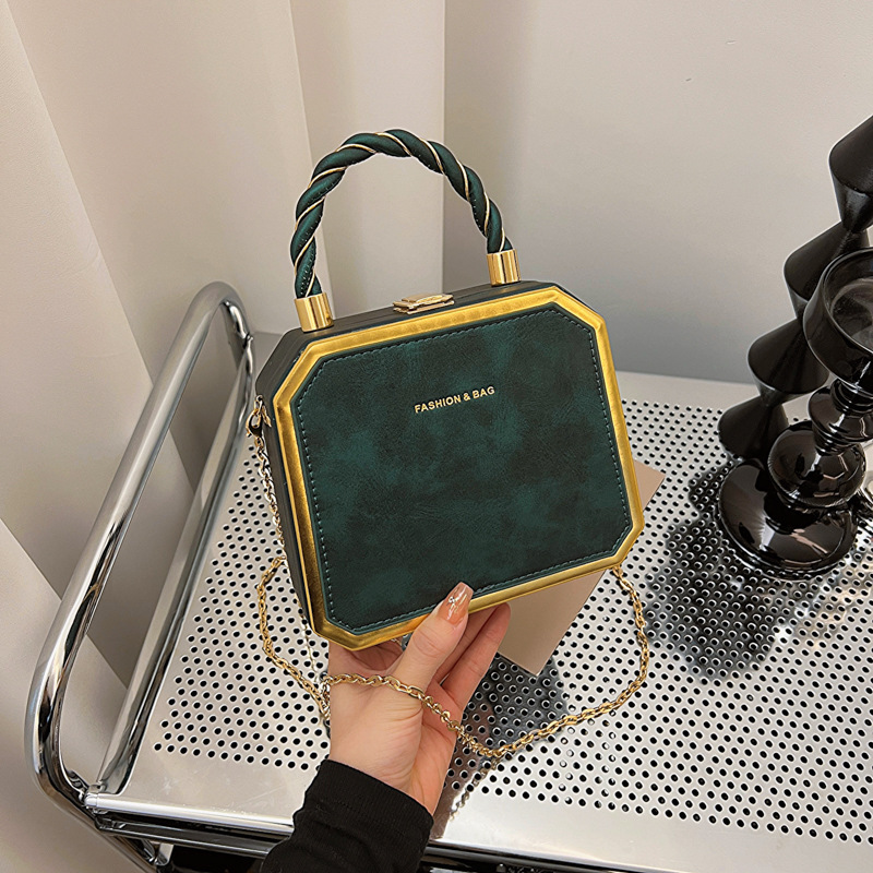 Bolsos al por mayor transfronterizos para mujer 2023 nuevo estilo estilo estilo occidental casual simple bolso de caja bolso de cadena mensajero bolso de axila