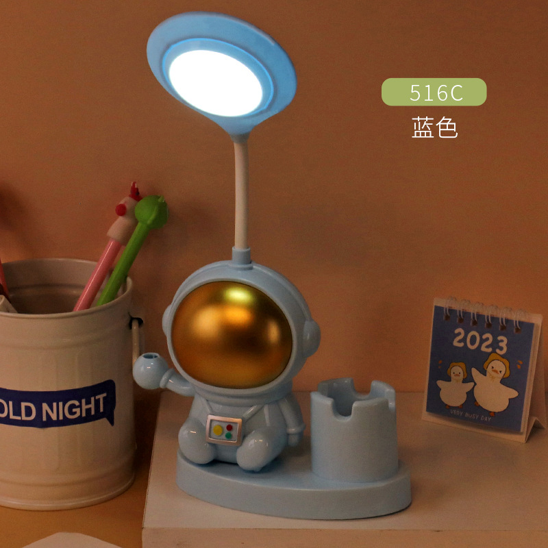 Lámpara de escritorio recargable con diseño de astronauta de dibujos animados para estudiantes, protección ocular LED, pequeño regalo para niños, logotipo personalizable, divertida